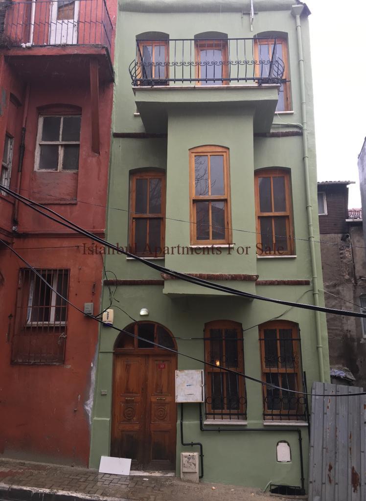 Istanbul Apartments For Sale in Turkey Traditional old house for sale in Istanbul Fatih  