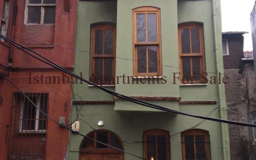 Istanbul Apartments For Sale in Turkey Traditional old house for sale in Istanbul Fatih  